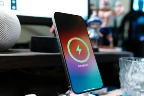 天长苹果15换屏服务分享用什么充电器给iPhone15充电更好 